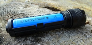 LED Lenser M7RX - Akku im Akkufach