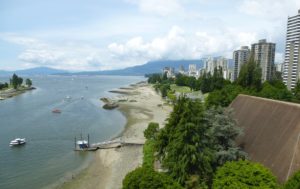 Blick von der Burrard Street Bridge auf den Meeresarm False Creek